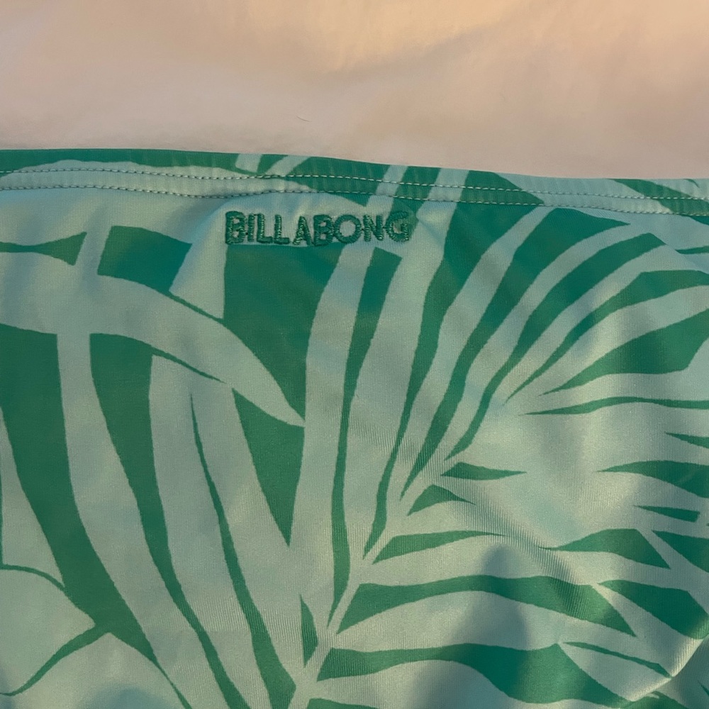 Billabong swim bottoms size medium